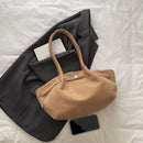 Bolsa de Ombro Feminina em Camurça Vintage